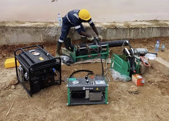 Saldatrici a testa per fresatura a vite senza fine efficaci per la saldatura di testa di tubi in HDPE per l'approvvigionamento idrico